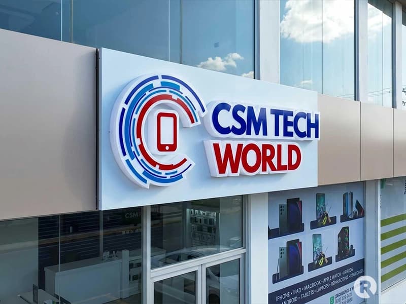 Letrero exterior en acrílico 3D con iluminación LED interna sobre fachada de ACM blanco por Rosario Graphics en Santo Domingo.